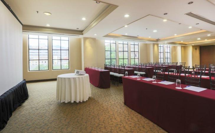 Salon Regio 1 Krystal® Monterrey  Salon Regio 1 Krystal® Monterrey